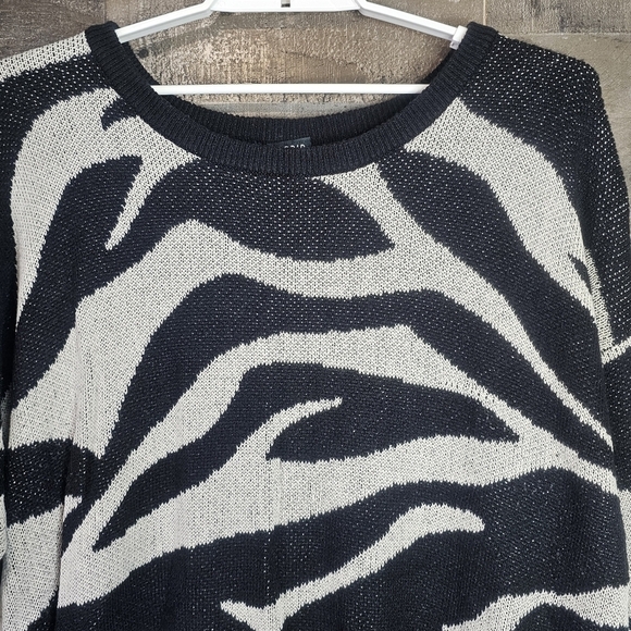 Torrid Abstract Zebra Print Cozy Oversized Sweater Sz 4 - Picture 4 of 9